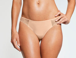 Under Smooth Mosaic Lace Thong Buff