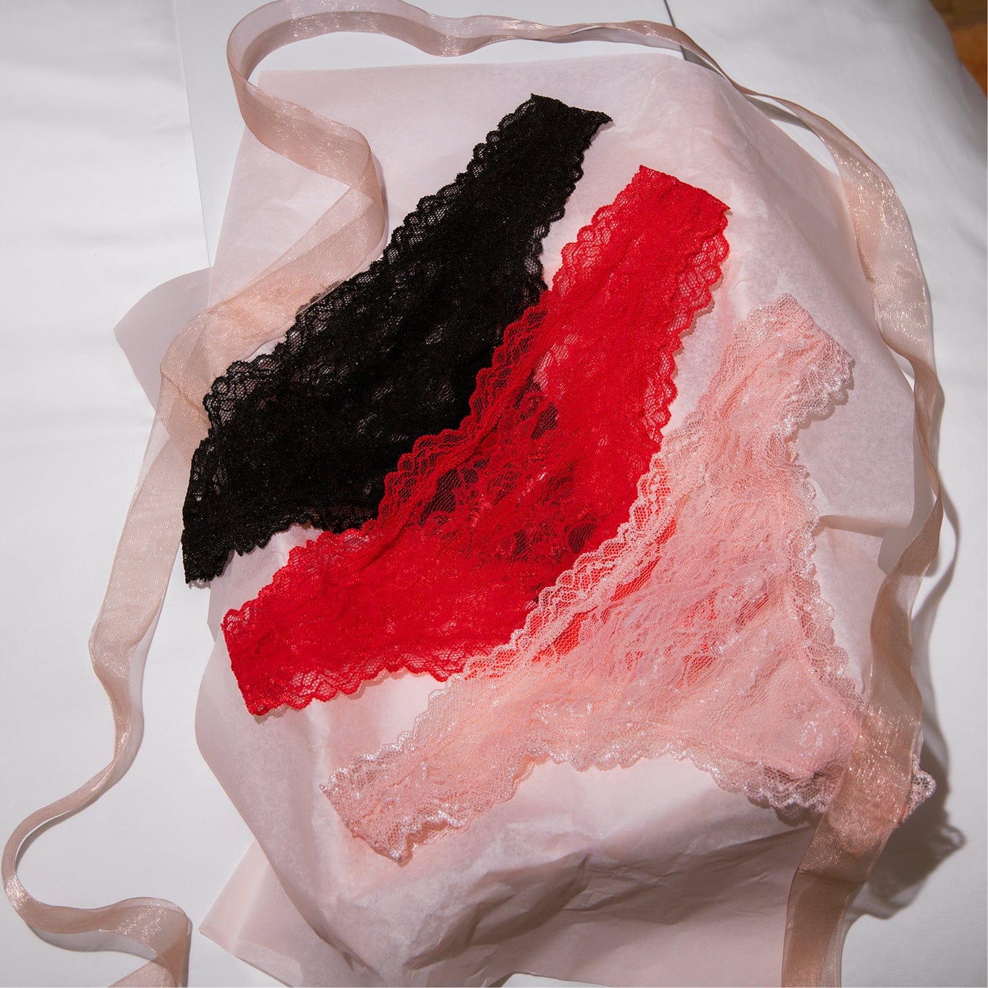 Under Effortless Lace Thong 3 Pack