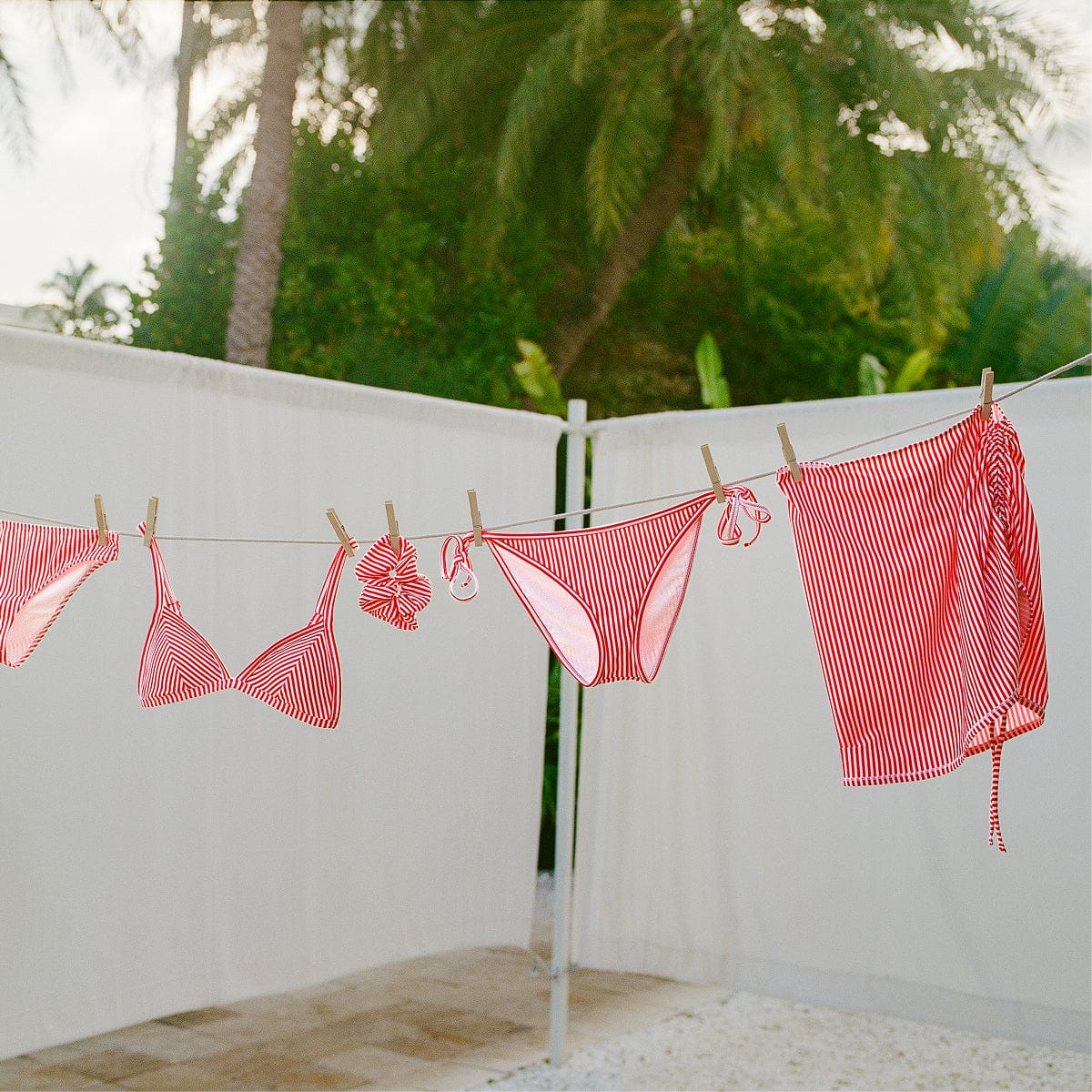 Under Hair Scrunchie Cabana (Riviera/White)