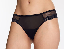 Under Signature Lace Thong Black
