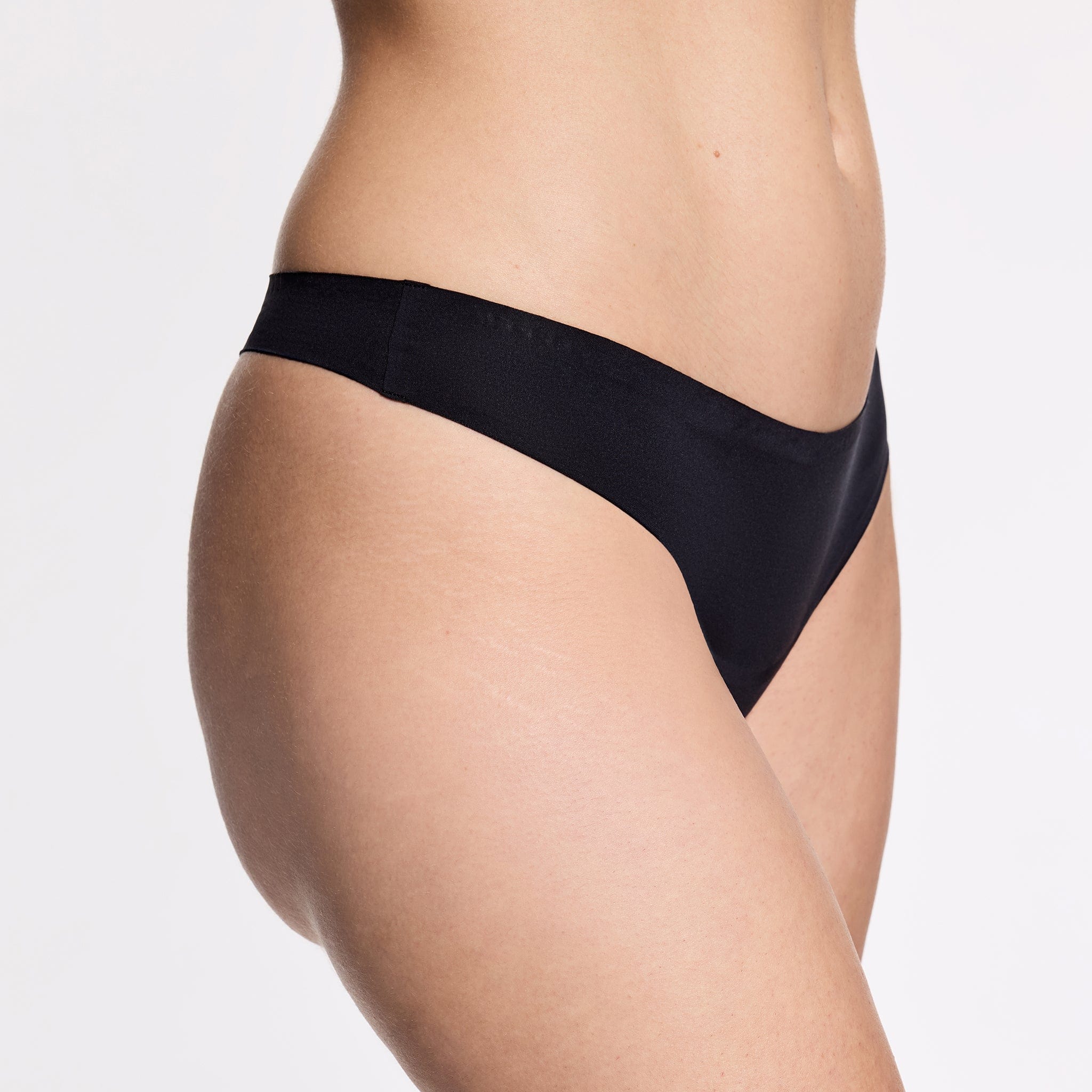 Under Simply Smooth No Show Thong Black
