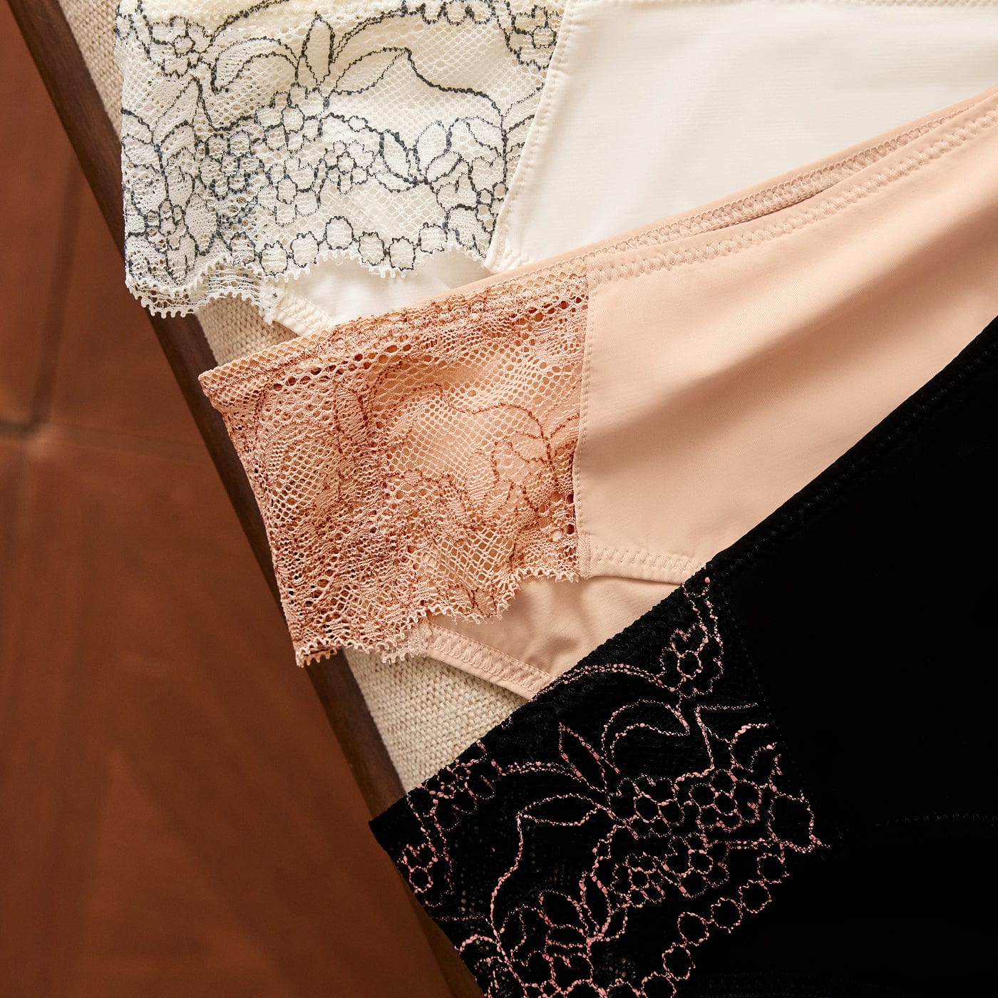 Under Smooth Lace Bikini Buff Two-Tone