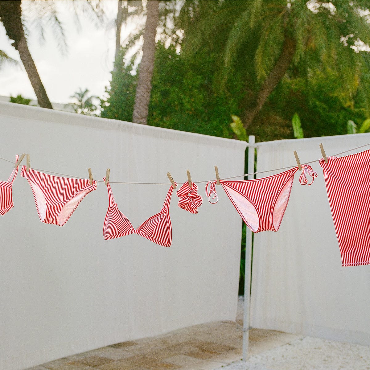 Under Triangle Bikini Top Cabana (Riviera/White)